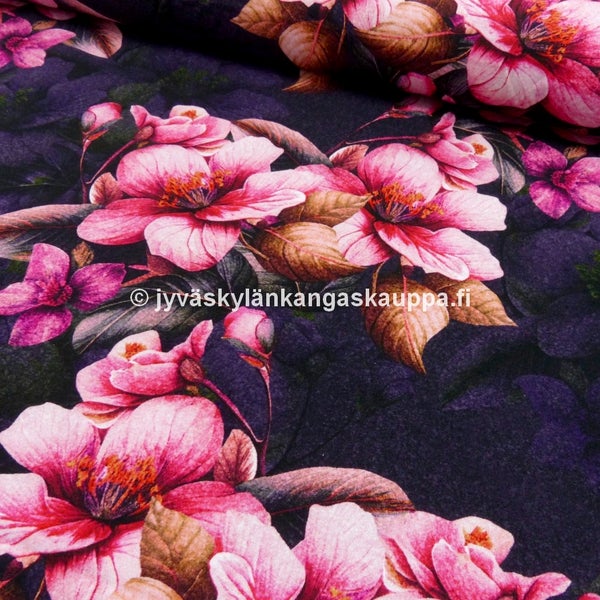 Digiprintti trikoo Vesiv&auml;ri Kukat Violetti tausta