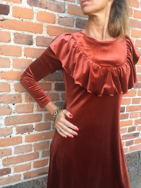 ONION kaava 2077 frilla pusero ja mekko