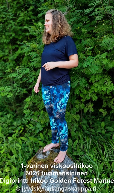 1-v&auml;rinen viskoositrikoo 6026 tummansininen sek&auml; Digiprintti trikoo Golden Forest Marine
