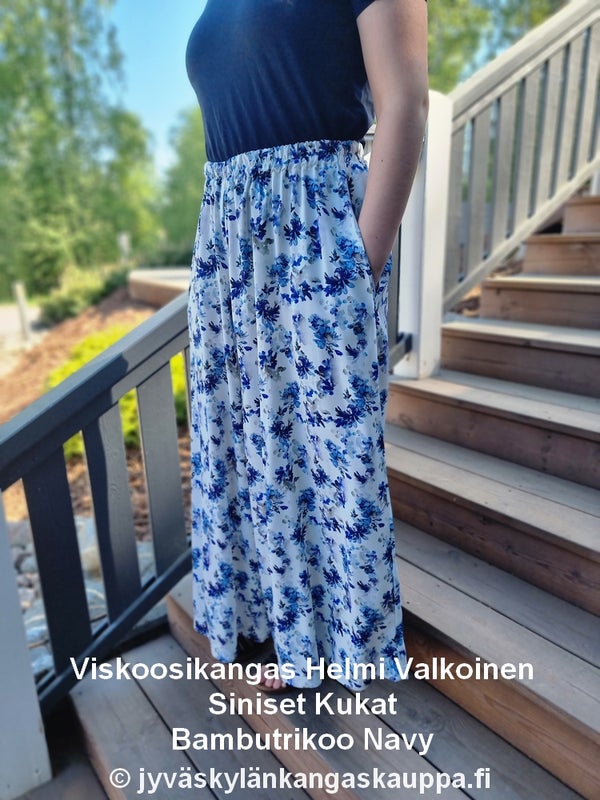 Viskoosikangas Helmi Valkoinen Siniset Kukat sek&auml; Bambutrikoo Navy