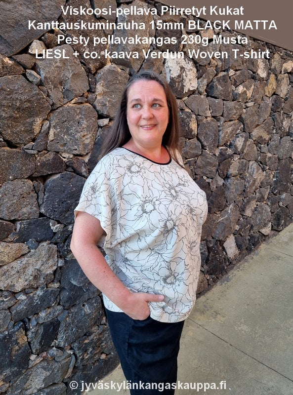 Viskoosi-pellava Piirretyt Kukat; Kanttauskuminauha 15mm BLACK MATTA ja Pesty pellavakangas 230g Musta sek&auml; LIESL + co. kaava Verdun Woven T-shirt