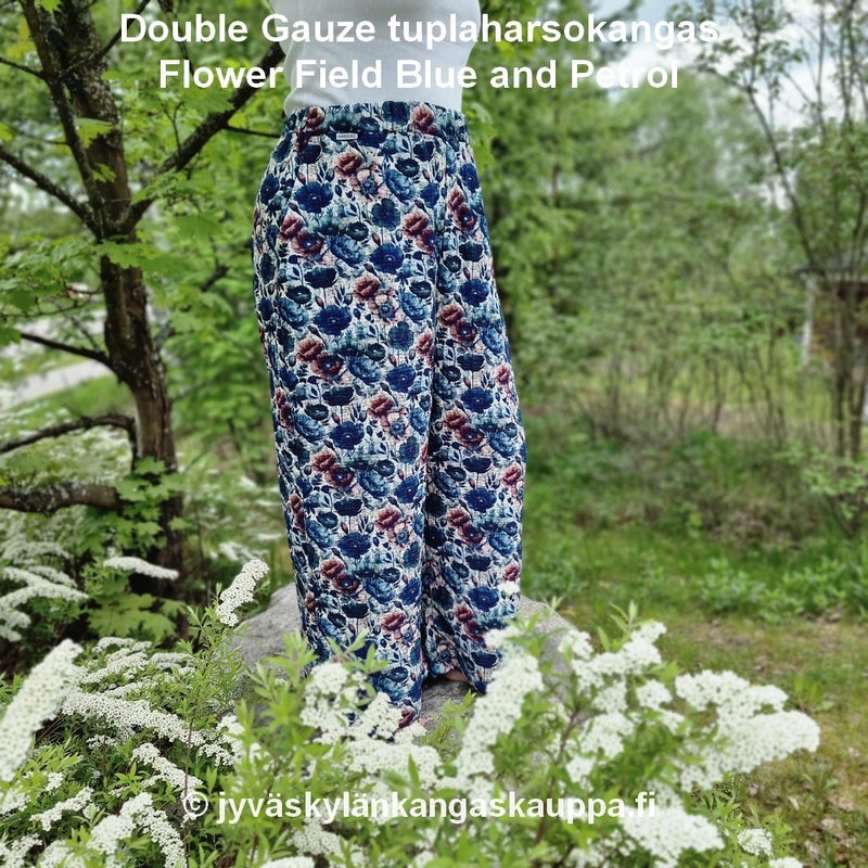 Double Gauze tuplaharsokangas Flower Field Blue and Petrol