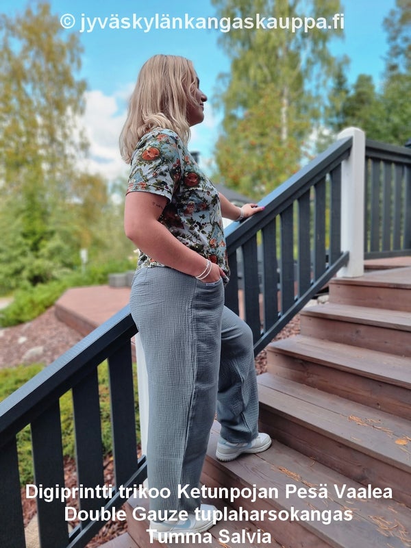 Double Gauze tuplaharsokangas Tumma Salvia sek&auml; Digiprintti trikoo Ketunpojan Pes&auml; Vaalea