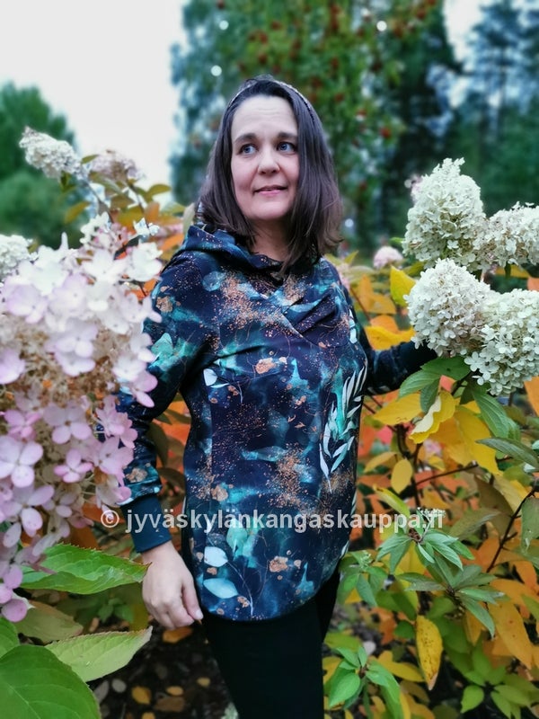 Joustocollege Kultamets&auml; JC, Digiprintti trikoo Golden Forest (huppu), Perus resori V62 pullonvihre&auml;, Extra joustava vakosametti Musta KAPEA (housut)