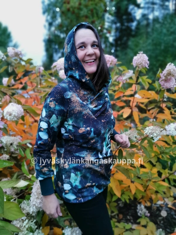 Joustocollege Kultamets&auml; JC, Digiprintti trikoo Golden Forest (huppu), Perus resori V62 pullonvihre&auml;, Extra joustava vakosametti Musta KAPEA (housut)