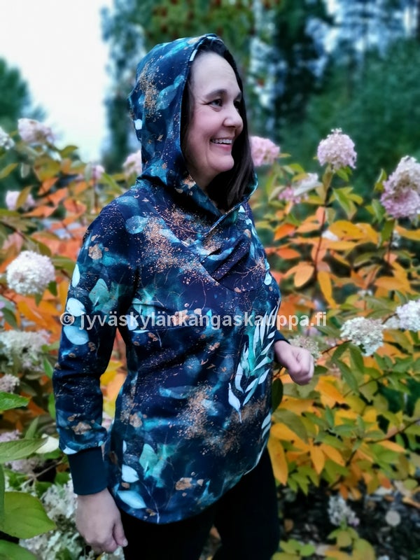Joustocollege Kultamets&auml; JC, Digiprintti trikoo Golden Forest (huppu), Perus resori V62 pullonvihre&auml;, Extra joustava vakosametti Musta KAPEA (housut)