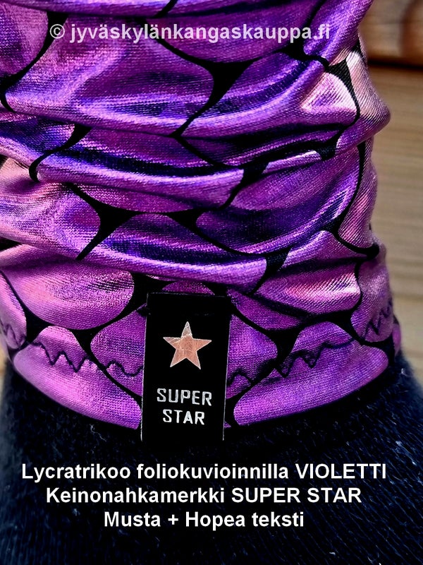 Lycratrikoo foliokuvioinnilla VIOLETTI sek&auml; Keinonahkamerkki SUPER STAR Musta + Hopea teksti