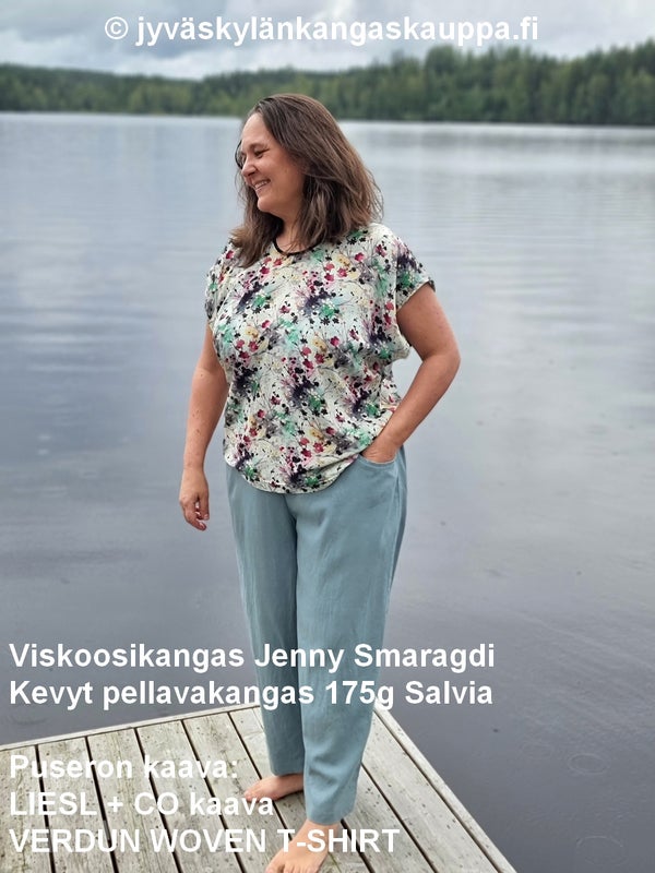 Viskoosikangas Jenny Smaragdi sek&auml; Kevyt pellavakangas 175g Salvia JA  Puseron kaava: LIESL + CO kaava VERDUN WOVEN T-SHIRT