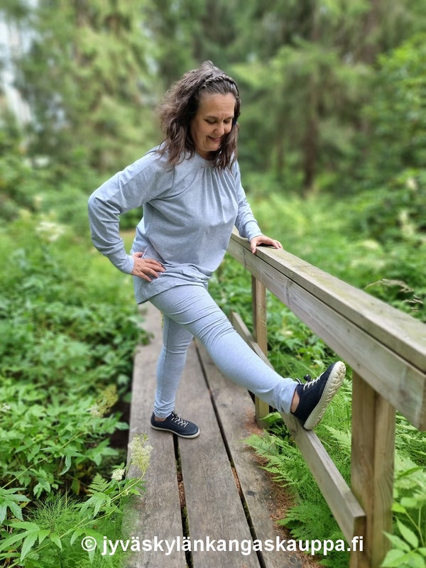 JKK joustocollege Vaalea Meleerattu Harmaa ja  LEVE&Auml; resori Meleerattu Vaaleanharmaa sek&auml; JKK KAAVA Rypytystunika Runsas