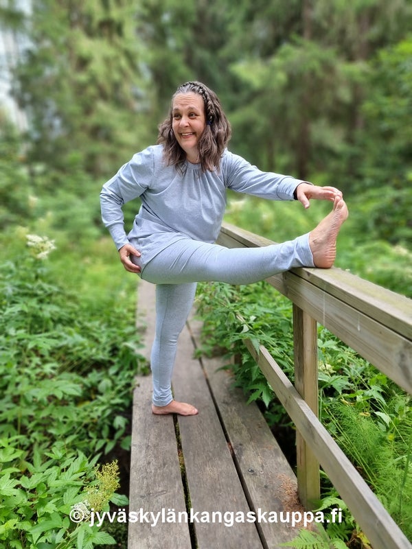 JKK joustocollege Vaalea Meleerattu Harmaa ja  LEVE&Auml; resori Meleerattu Vaaleanharmaa sek&auml; JKK KAAVA Rypytystunika Runsas