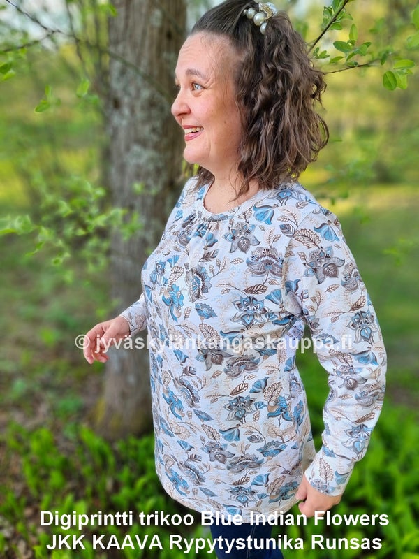 Digiprintti trikoo Blue Indian Flowers sek&auml; JKK KAAVA Rypytystunika Runsas
