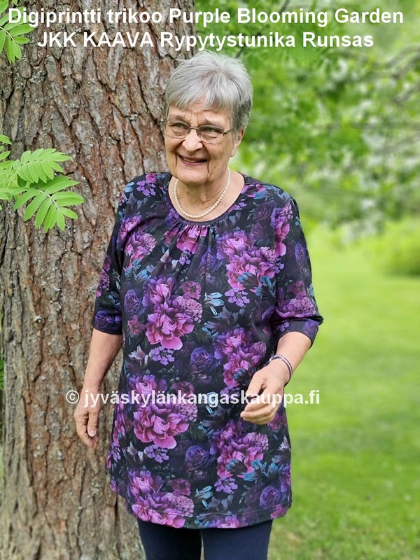 Digiprintti trikoo Purple Blooming Garden sek&auml; JKK KAAVA Rypytystunika Runsas