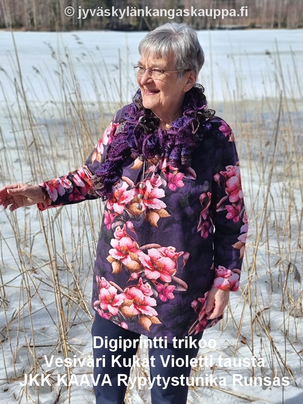 Digiprintti trikoo Vesiv&auml;ri Kukat Violetti tausta sek&auml; JKK KAAVA Rypytystunika Runsas