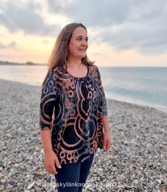 JKK KAAVA Rypytystunika Runsas sek&auml; Viskoositrikoo Kohokuviointi YMPYR&Auml;T mustaa ja metallihohtoa