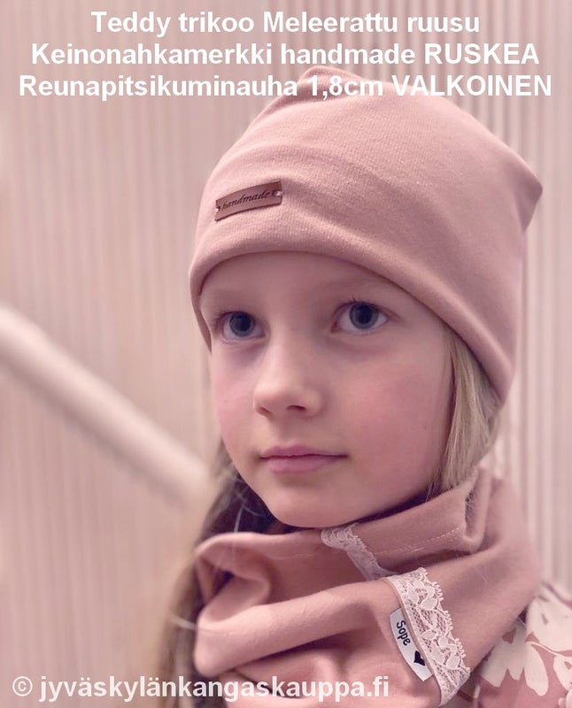 Teddy trikoo Meleerattu ruusu ja Keinonahkamerkki handmade RUSKEA sek&auml; Reunapitsikuminauha 1,8cm VALKOINEN