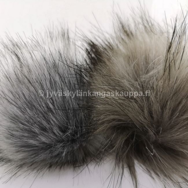 Turkistupsu iso (eri v&auml;rej&auml;)