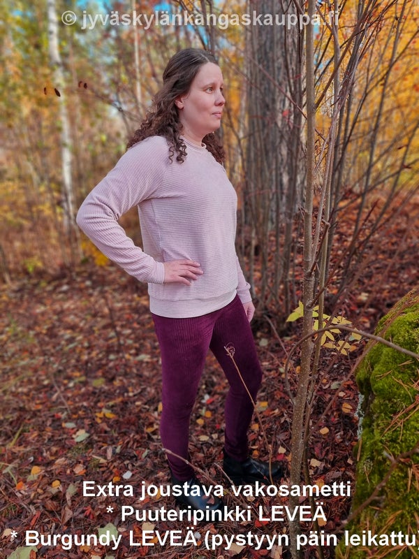 Extra joustava vakosametti Puuteripinkki LEVE&Auml; sek&auml; Extra joustava vakosametti Burgundy LEVE&Auml; (leikattu pystyraitaiseksi)