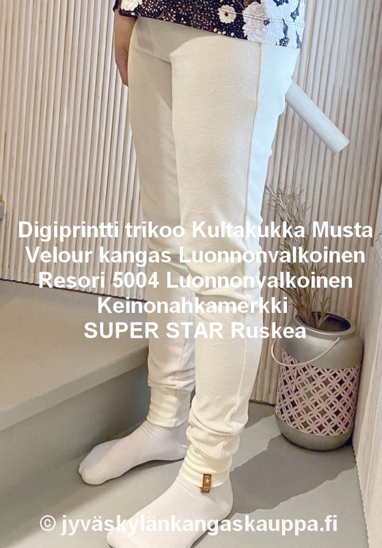 Digiprintti trikoo Kultakukka Musta; Velour kangas Luonnonvalkoinen; Resori 5004 Luonnonvalkoinen; Keinonahkamerkki SUPER STAR Ruskea + Kulta teksti