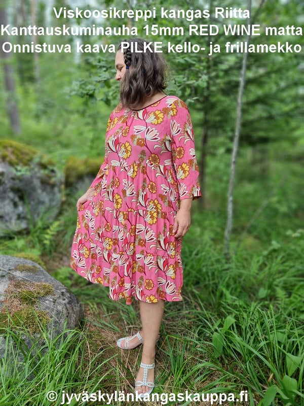 Viskoosikreppi kangas Riitta ja Kanttauskuminauha 15mm RED WINE matta sek&auml; kaavana Onnistuva kaava PILKE kello- ja frillamekko